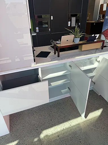 Ballerina Küche mit Dekton APL und hochwertigen Geräten