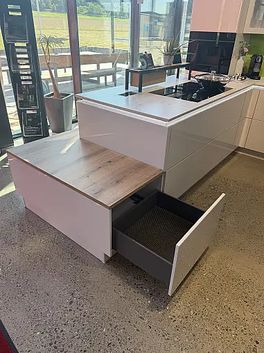 Ballerina Küche mit Dekton APL und hochwertigen Geräten