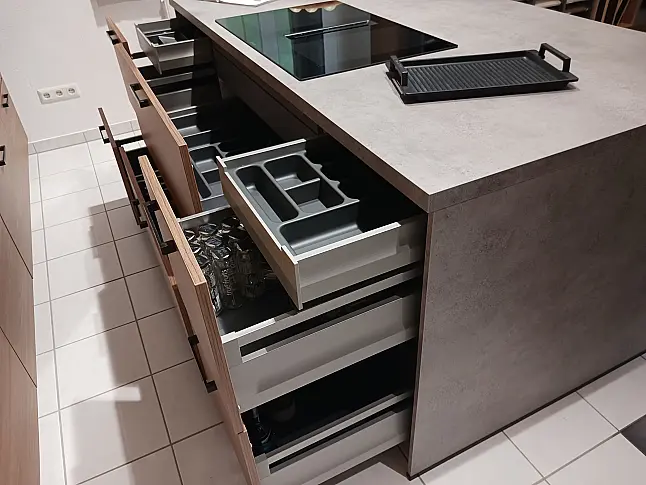 Ausstellungsküche - mit Einbaugeräten von SIEMENS studioLine