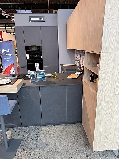 Moderne Nobilia Musterküche StoneArt – hochwertige Steinoptik trifft auf zeitloses Design.