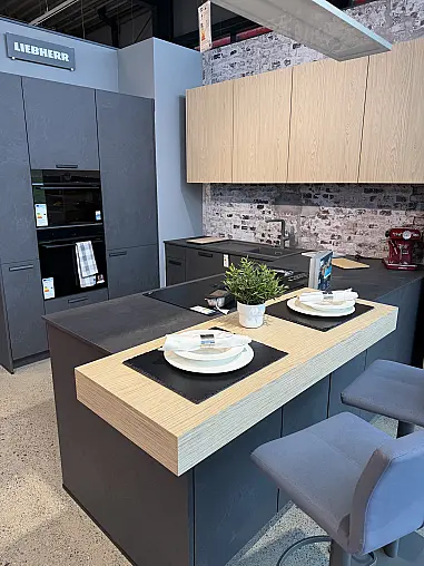 Moderne Nobilia Musterküche StoneArt – hochwertige Steinoptik trifft auf zeitloses Design.