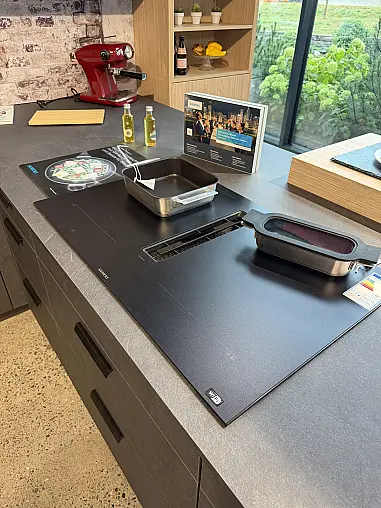 Moderne Nobilia Musterküche StoneArt – hochwertige Steinoptik trifft auf zeitloses Design.