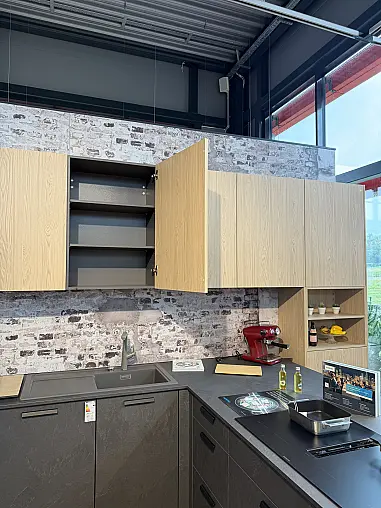 Moderne Nobilia Musterküche StoneArt – hochwertige Steinoptik trifft auf zeitloses Design.