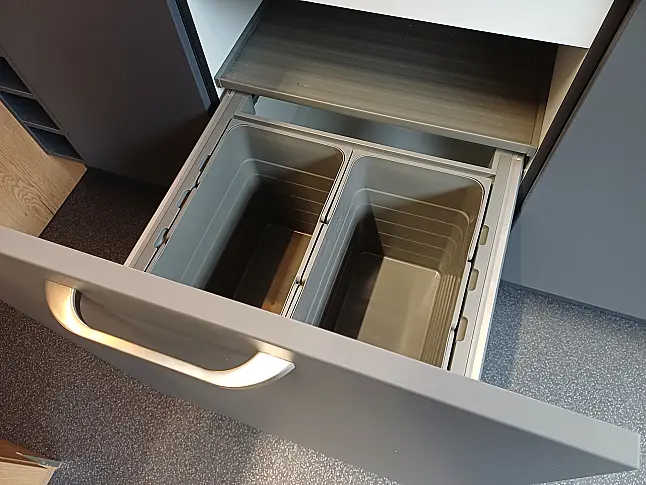 Moderne Zeitlose Küche mit großer Insel