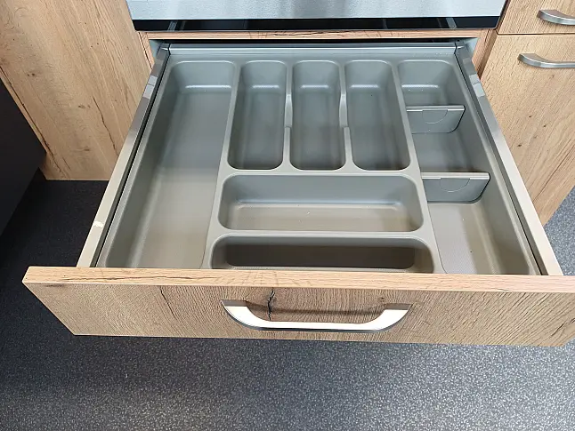 Moderne Zeitlose Küche mit großer Insel