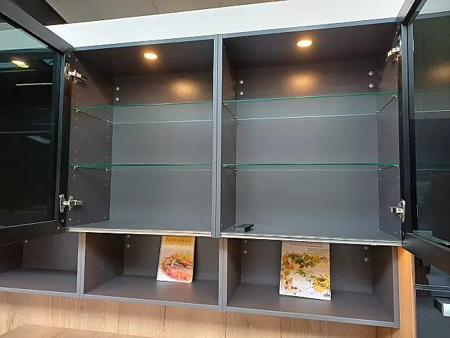Moderne Zeitlose Küche mit großer Insel