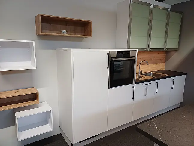 Moderne Zeitlose Küche von Häcker Loft C258 polarweiß Softlack