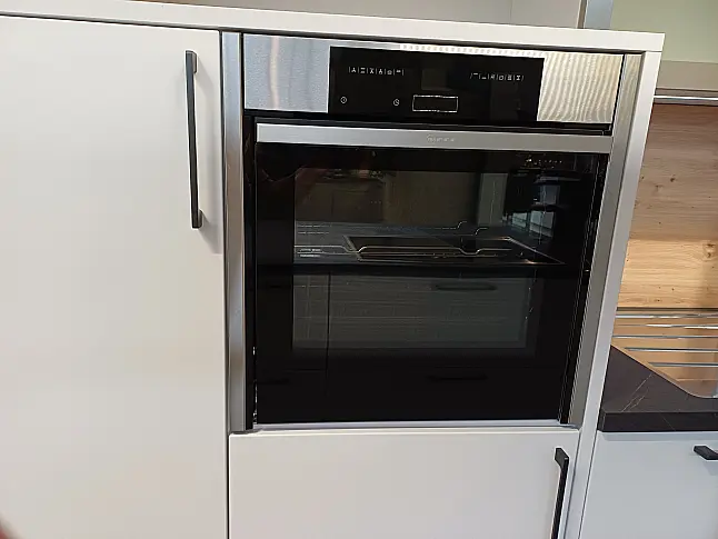 Moderne Zeitlose Küche von Häcker Loft C258 polarweiß Softlack