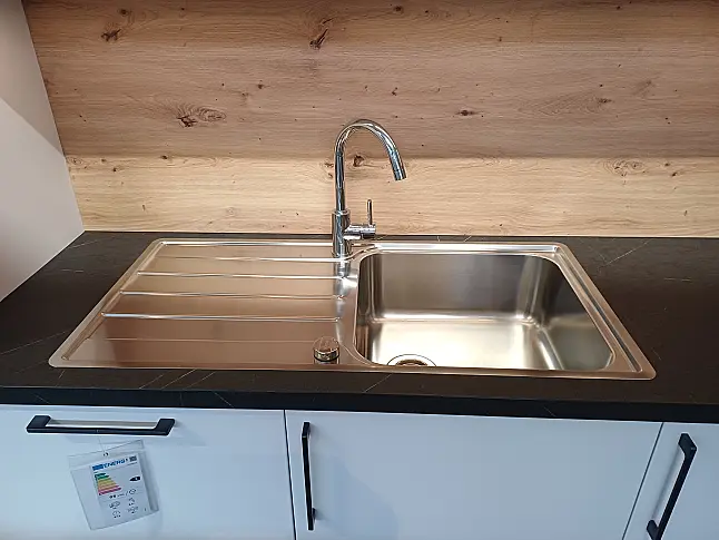 Moderne Zeitlose Küche von Häcker Loft C258 polarweiß Softlack