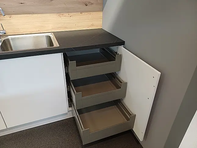 Moderne Zeitlose Küche von Häcker Loft C258 polarweiß Softlack