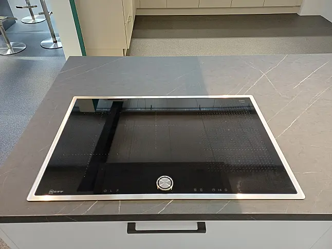 Moderne Zeitlose Küche von Häcker Loft C258 polarweiß Softlack