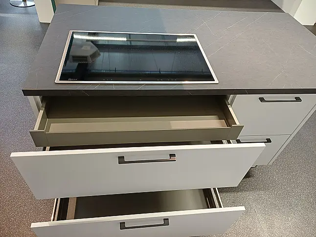 Moderne Zeitlose Küche von Häcker Loft C258 polarweiß Softlack