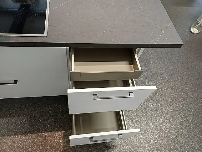 Moderne Zeitlose Küche von Häcker Loft C258 polarweiß Softlack