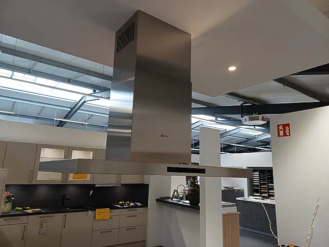 Moderne Zeitlose Küche von Häcker Loft C258 polarweiß Softlack