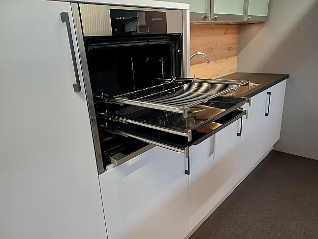 Moderne Zeitlose Küche von Häcker Loft C258 polarweiß Softlack