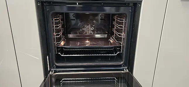 Siemens iQ700 Einbaubackofen HB772G1B1 – Ausstellungsstück (Unbenutzt)
