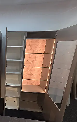 Elegante zeitlose Vitrine - toller Glasschrank mit indirekter LED Beleuchtung - Exklusives Messestück - sofort verfügbar