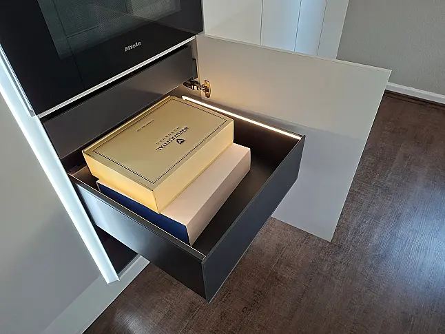 Exklusive Design-Ausstellungsküche | Nolte neo | Miele Geräte | sofort verfügbar