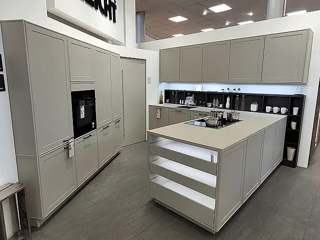 Moderne, hochwertige Landhausküche, Top-Geräte von Gaggenau