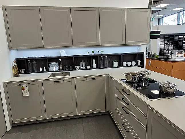Moderne, hochwertige Landhausküche, Top-Geräte von Gaggenau