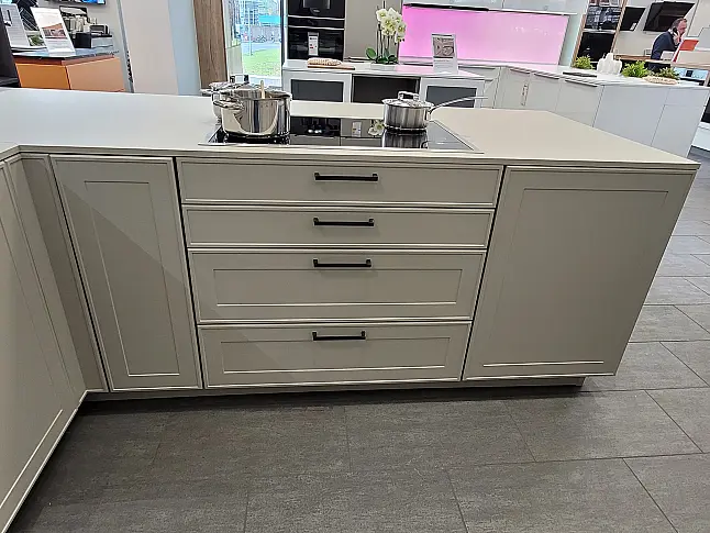 Moderne, hochwertige Landhausküche, Top-Geräte von Gaggenau