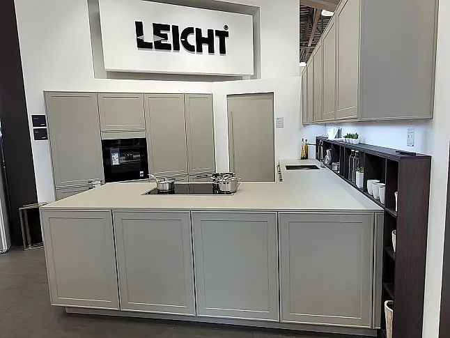 Moderne, hochwertige Landhausküche, Top-Geräte von Gaggenau