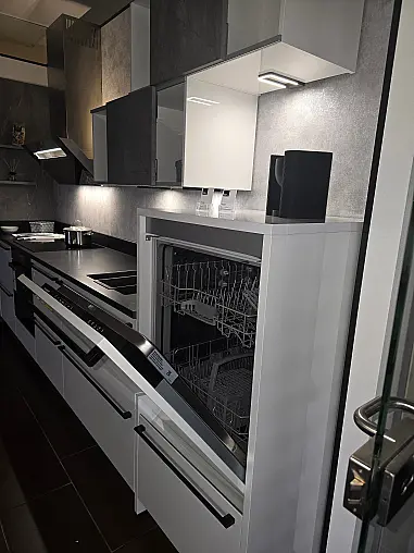 Moderne Hochglanzlack- Küche kristallweiß