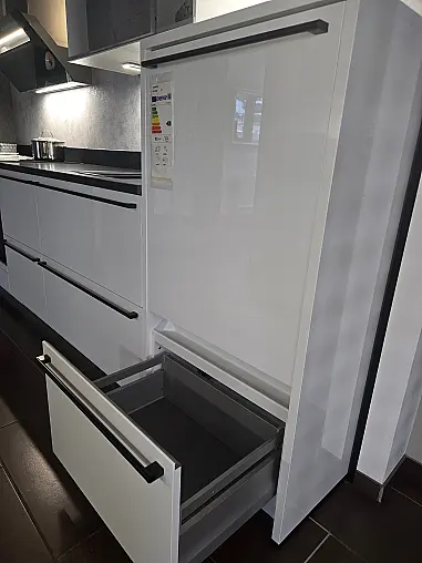 Moderne Hochglanzlack- Küche kristallweiß