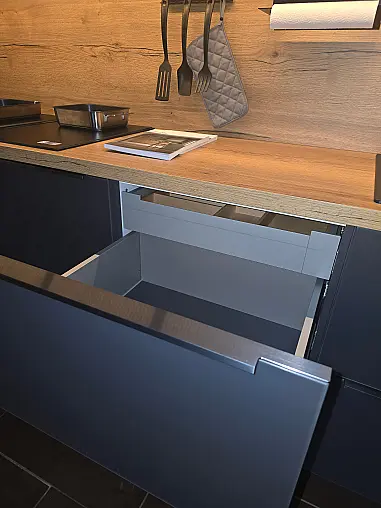 hochwertige Design- Küchenzeile und Alteiche natur Arbeitsplatte