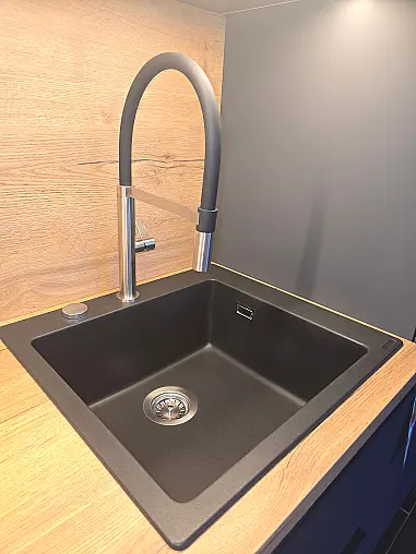 hochwertige Design- Küchenzeile und Alteiche natur Arbeitsplatte