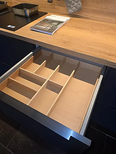 hochwertige Design- Küchenzeile und Alteiche natur Arbeitsplatte