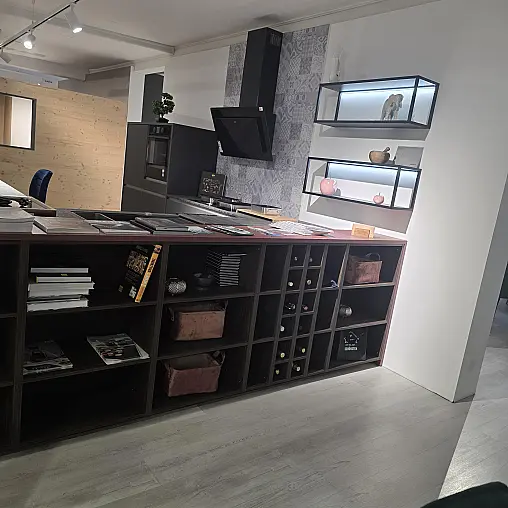 Designküche in elegantem Griffdesign, hochwertige Geräte