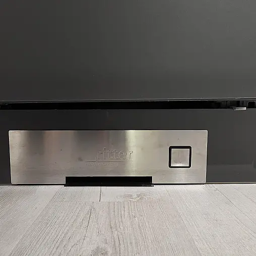 Designküche in elegantem Griffdesign, hochwertige Geräte