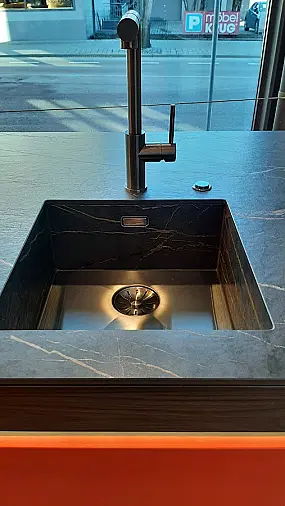 Mikrostrukturlack Rot mit Dekton Laurent