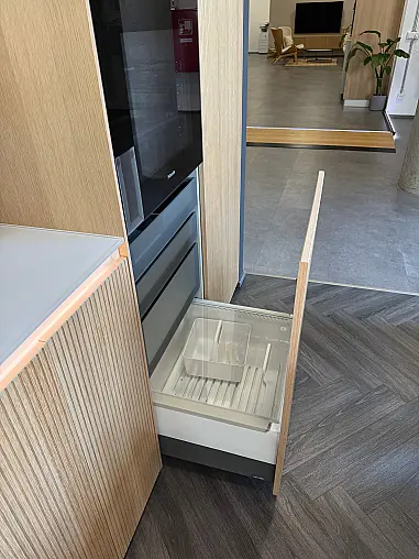 NX670 Eiche Bianco Rille x NX902 Muschelweiß Glas matt | Miele Dampfbackofen, Miele Vollflächeninduktion High End