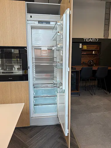 NX670 Eiche Bianco Rille x NX902 Muschelweiß Glas matt | Miele Dampfbackofen, Miele Vollflächeninduktion High End