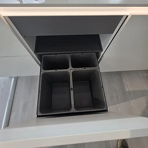 Moderne Design Küche mit Keramikplatte in hochglanz in trendigem weiß
