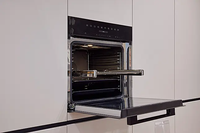 Häcker AV6000 in Satin Mattlack (D15)
