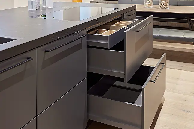 Häcker AV6000 in Satin Mattlack (D15)