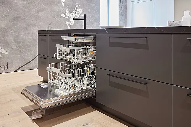 Häcker AV6000 in Satin Mattlack (D15)