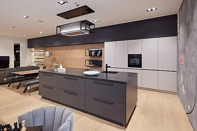 Häcker AV6000 in Satin Mattlack (D15)