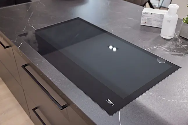 Häcker AV6000 in Satin Mattlack (D15)