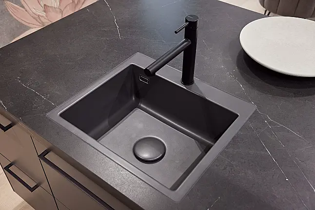Häcker AV6000 in Satin Mattlack (D15)
