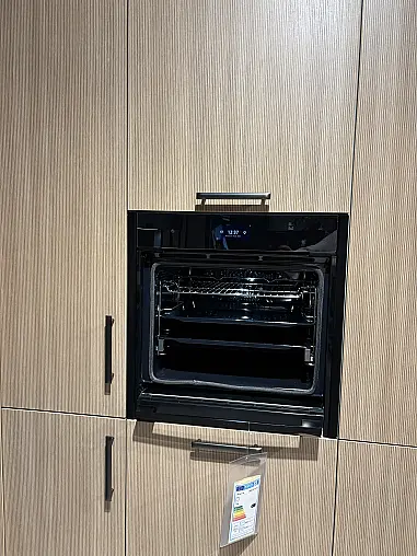 Moderne Einbauküche von Schüller mit hochwertiger Ausstattung in L-Form