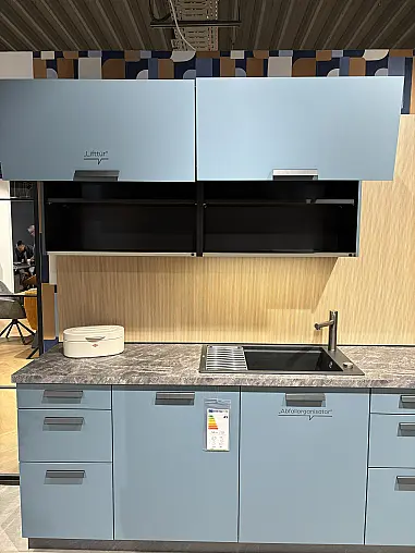 Moderne Einbauküche von Schüller mit hochwertiger Ausstattung in L-Form