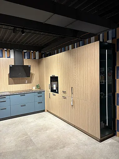 Moderne Einbauküche von Schüller mit hochwertiger Ausstattung in L-Form