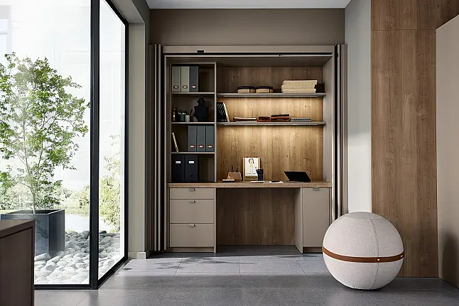 Deur met melamine betonlook + mat gelakt en verborgen werkruimte