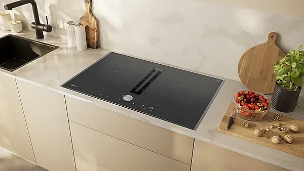 Design-Highlight mit Twist: Neff Induktion inklusive Dunstabzug