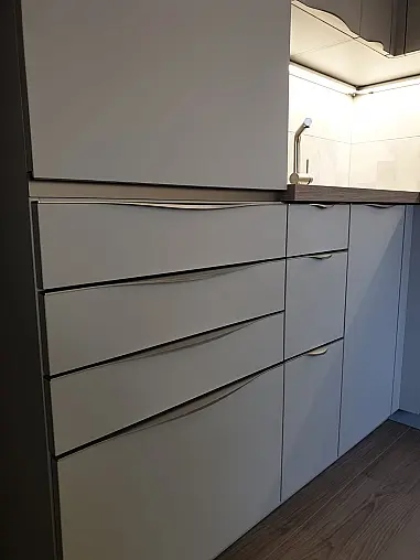 mit aufgesetzte Griffleiste