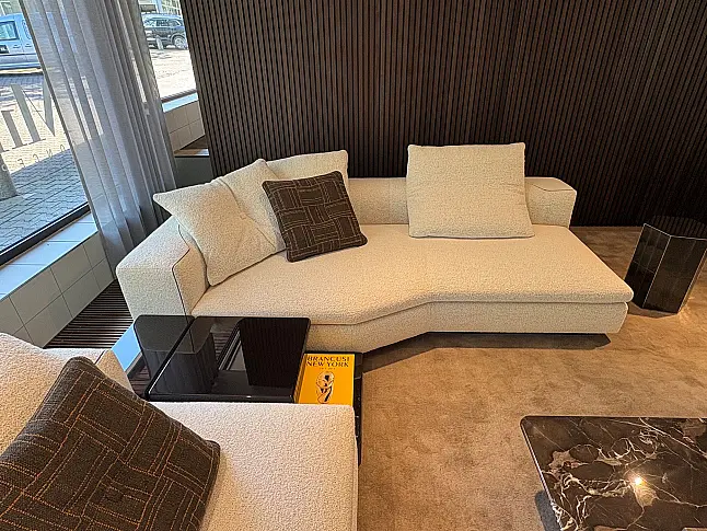 Ecksofa mit Sofatisch